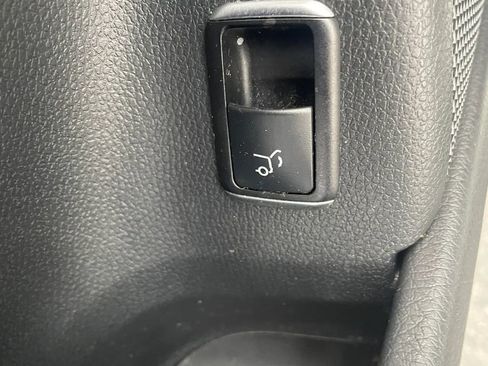 Used 2017 Mercedes-Benz GLA 250 4MATIC image 13