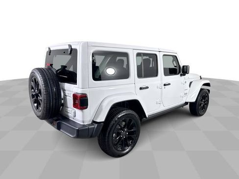 Used 2024 Jeep Wrangler Unlimited Sahara w/ Technology Group AWD/4WD image 8