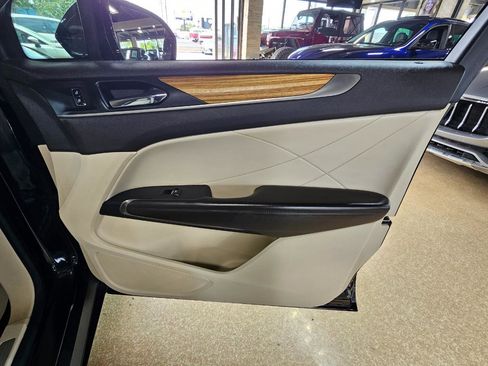 Used 2015 Lincoln MKC FWD w/ Equipment Group 101A Select image 9