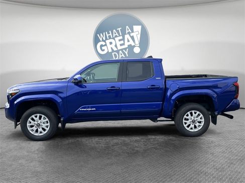 Certified 2025 Toyota Tacoma SR5 image 7