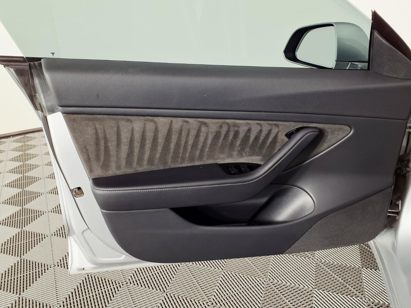 Used 2018 Tesla Model 3 RWD image 16