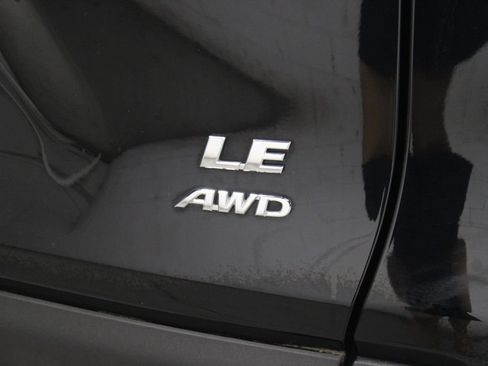 Used 2021 Toyota RAV4 LE AWD/4WD image 38