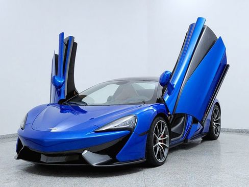 Used 2018 McLaren 570S Spider image 9