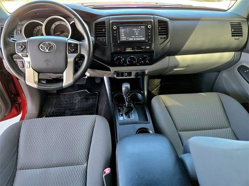 Used 2014 Toyota Tacoma PreRunner image 10