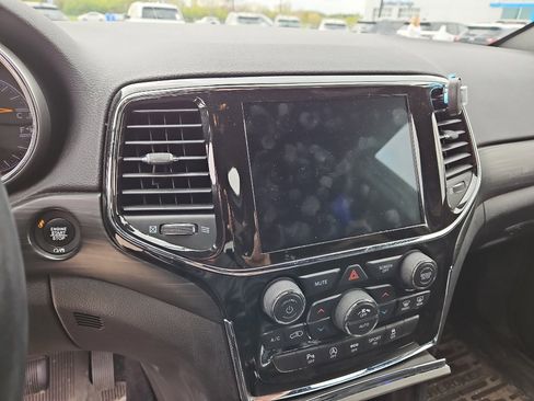 Used 2021 Jeep Grand Cherokee Laredo X AWD/4WD image 12