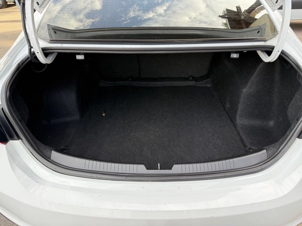 Used 2022 Chevrolet Malibu LT FWD image 16