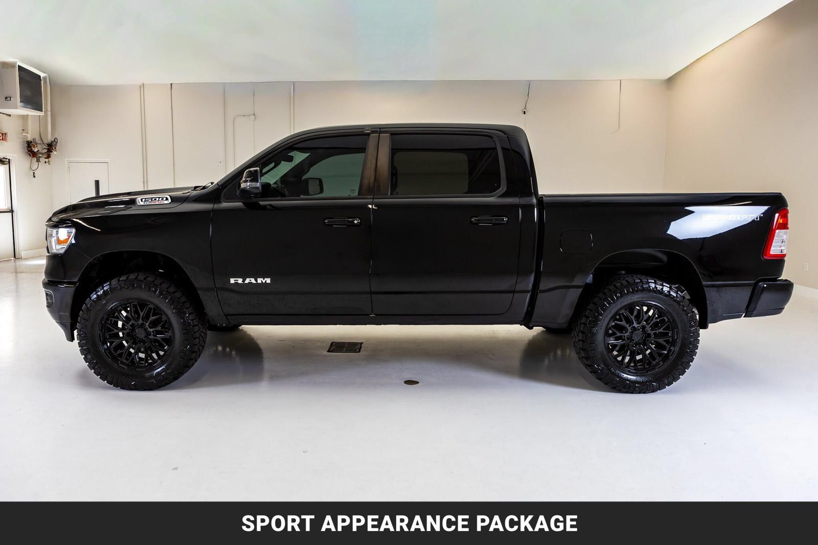 Used 2023 RAM 1500 Big Horn AWD/4WD image 6