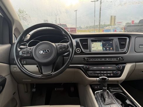 Used 2015 Kia Sedona SX FWD image 22