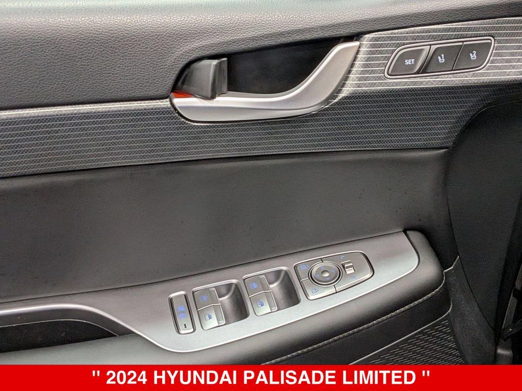 Used 2024 Hyundai Palisade Limited AWD/4WD image 15