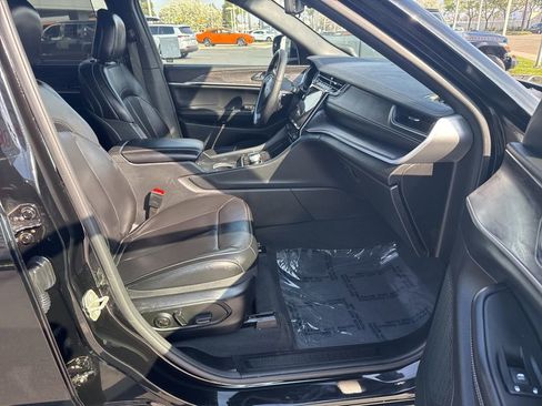 Used 2024 Jeep Grand Cherokee L Limited w/ Luxury Tech Group II image 13