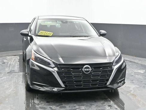 Used 2024 Nissan Altima 2.5 SV FWD image 3