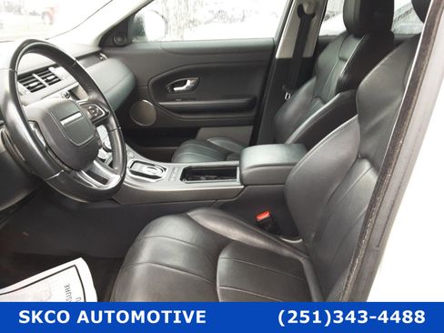 Used 2019 Land Rover Range Rover Evoque SE image 11