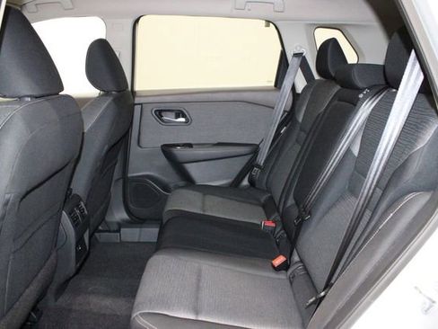 Used 2022 Nissan Rogue SV FWD image 11