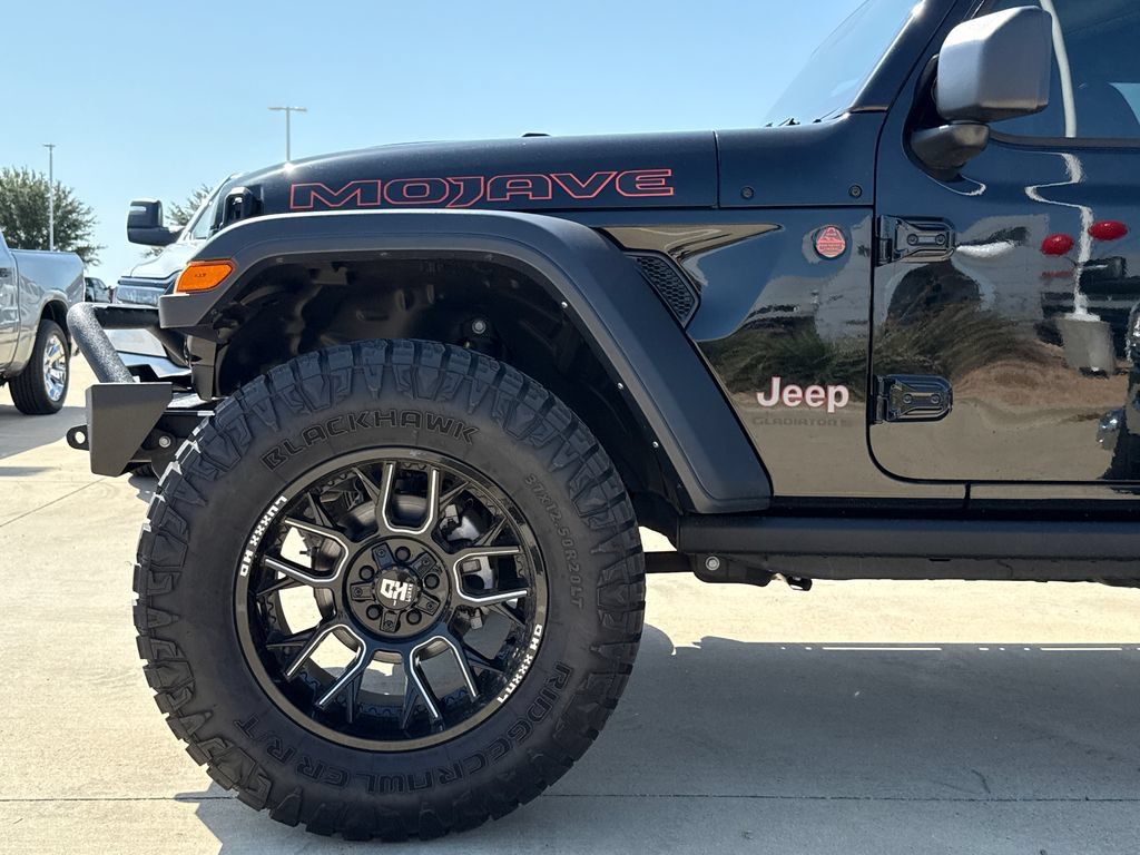 Used 2025 Jeep Gladiator Mojave AWD/4WD image 5