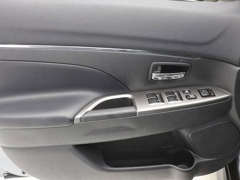 Used 2025 Mitsubishi Outlander Sport 2.0 SE image 14