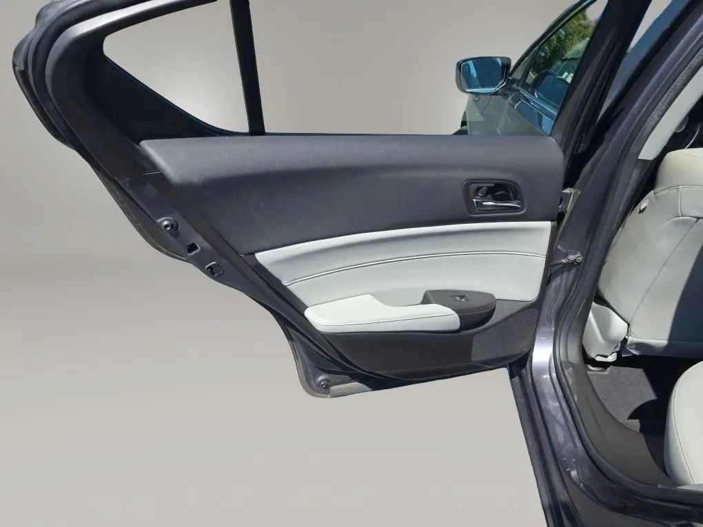 Used 2017 Acura ILX FWD image 41