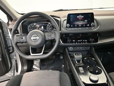 Used 2022 Nissan Rogue SV AWD/4WD image 16