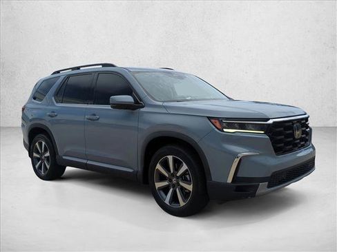 Used 2024 Honda Pilot Touring image 3
