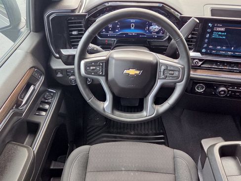 Used 2024 Chevrolet Silverado 1500 LT AWD/4WD image 5