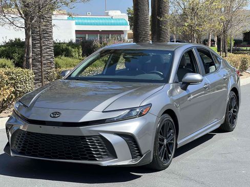 Used 2025 Toyota Camry SE w/ Convenience Package FWD image 11