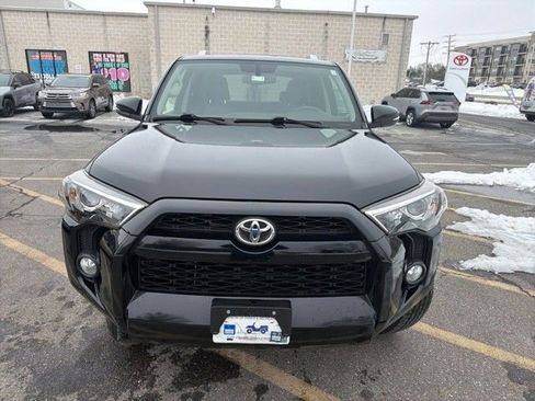 Used 2017 Toyota 4Runner SR5 Premium image 2