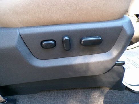 Used 2015 Ford F350 Lariat image 14