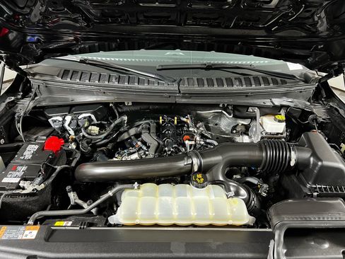 Used 2024 Ford Expedition Limited image 9