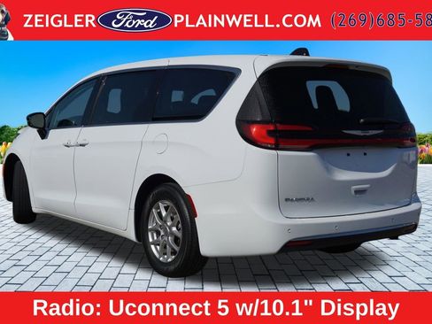 Used 2024 Chrysler Pacifica Touring-L FWD image 3