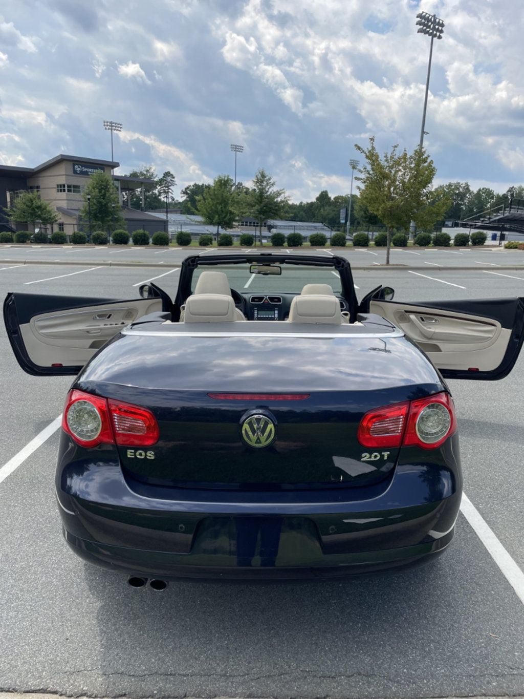 Used 2009 Volkswagen Eos Lux FWD image 15