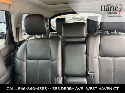 Used 2015 Nissan Pathfinder Platinum w/ Family Entertainment Package image 32