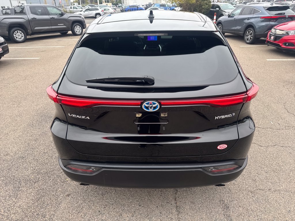 Used 2023 Toyota Venza LE AWD/4WD image 6