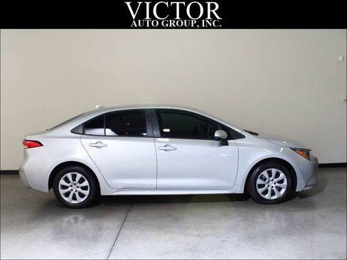 Used 2020 Toyota Corolla LE FWD image 8