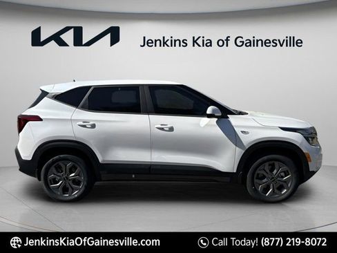 New 2026 Kia Seltos LX image 2