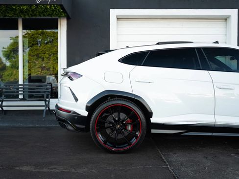 Used 2021 Lamborghini Urus AWD/4WD image 8