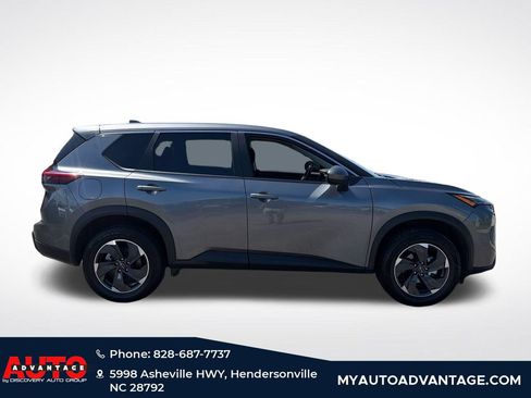 Used 2025 Nissan Rogue SV AWD/4WD image 2