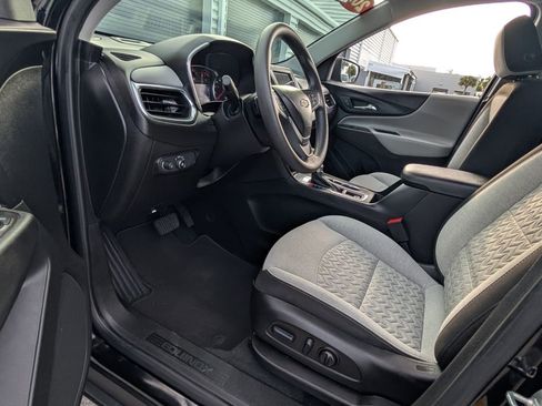 Used 2022 Chevrolet Equinox LS w/ LS Convenience Package FWD image 11
