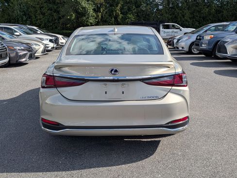 Certified 2022 Lexus ES 300h 300h image 4
