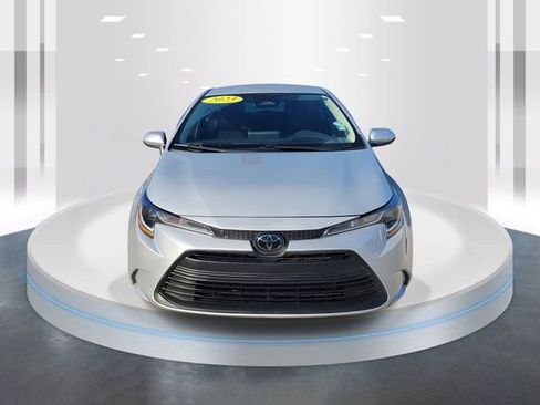 Used 2023 Toyota Corolla LE image 2