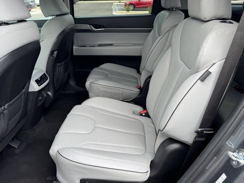 Used 2024 Hyundai Palisade SEL FWD image 13
