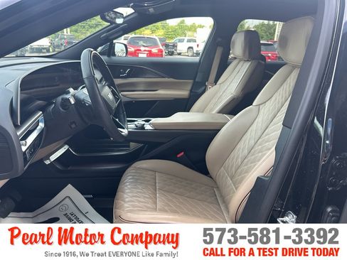 Used 2024 Cadillac Lyriq Luxury w/ Nappa Leather Package AWD/4WD image 11