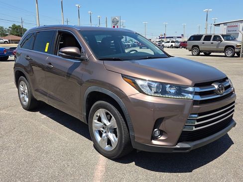 Used 2019 Toyota Highlander Limited FWD image 16