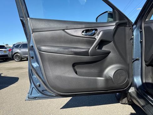 Used 2016 Nissan Rogue S w/ Appearance Package image 19