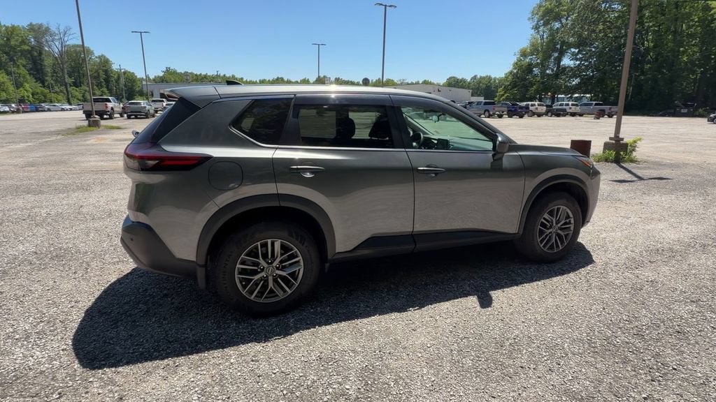 Used 2023 Nissan Rogue S AWD/4WD image 9