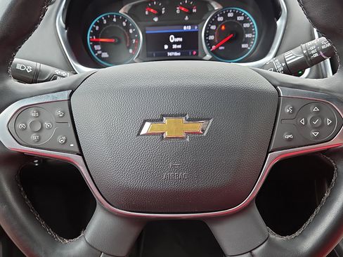 Used 2023 Chevrolet Traverse LT image 16