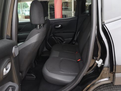 Used 2023 Jeep Renegade Altitude w/ Sun/Sound Group AWD/4WD image 8