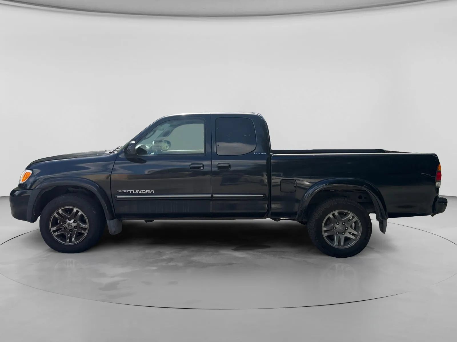 Used 2003 Toyota Tundra Limited RWD image 2
