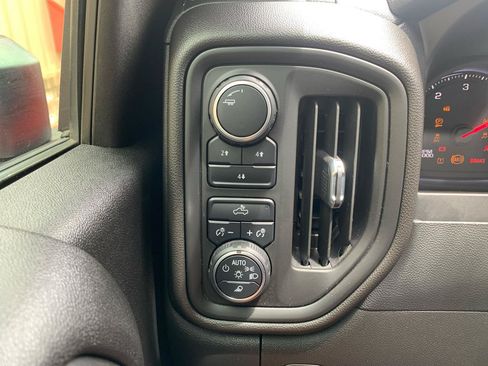 Used 2022 Chevrolet Silverado 2500 Custom w/ Custom Value Package AWD/4WD image 28