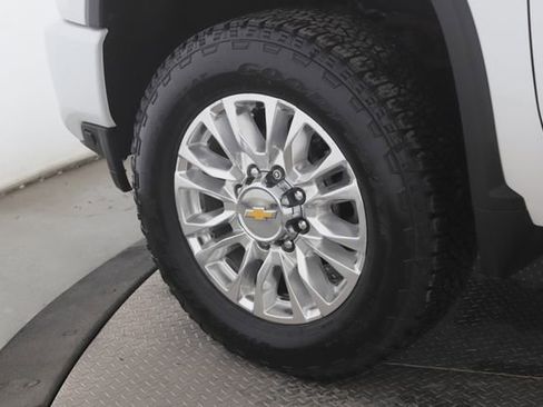Used 2023 Chevrolet Silverado 2500 High Country image 13