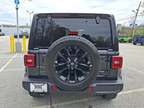 Certified 2025 Jeep Wrangler Unlimited Sahara AWD/4WD image 23
