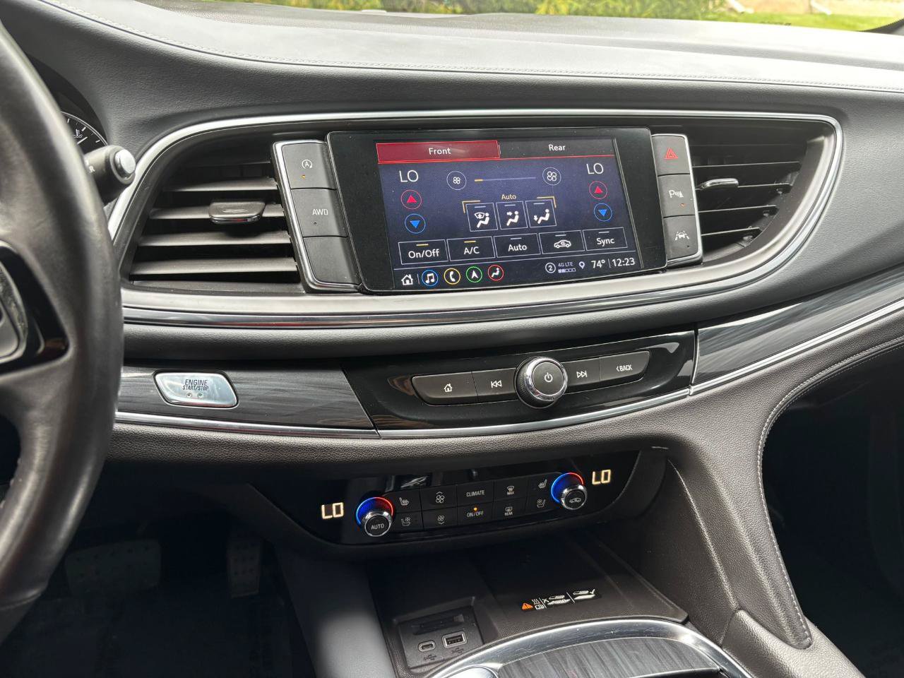Used 2024 Buick Enclave Premium AWD/4WD image 27